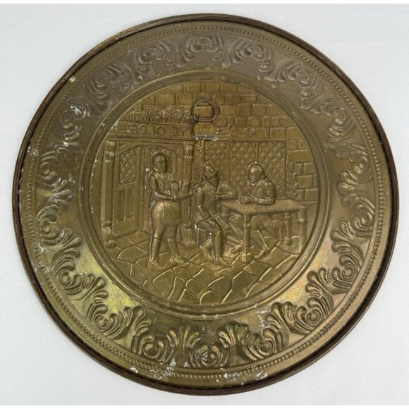 Vtg Peerage English Ye Olde Pub Scene 12" Hammered Brass Plate Made in England - Picture 3 of 4